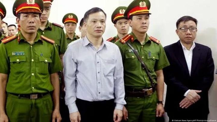 Nội dung: Mùa hè đang đến và với nó, xu hướng mới về áo vai bèo đang ngày càng trở nên